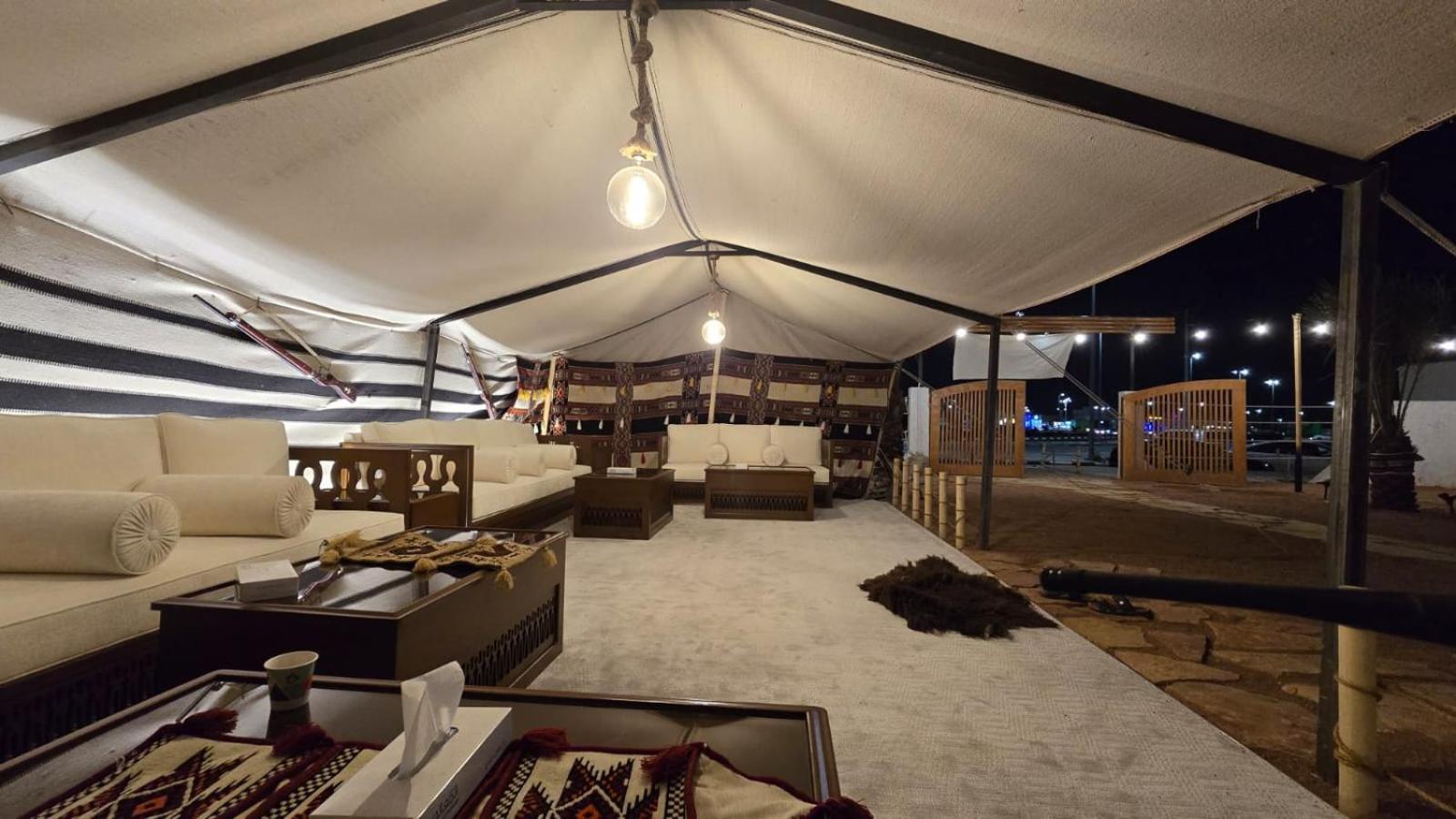 Aparthotel Taramuntan Ha'il Exterior foto The interior of a majlis