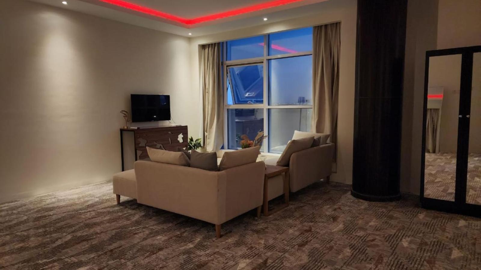 Aparthotel Taramuntan Ha'il Exterior foto A living room in a suite at the hotel