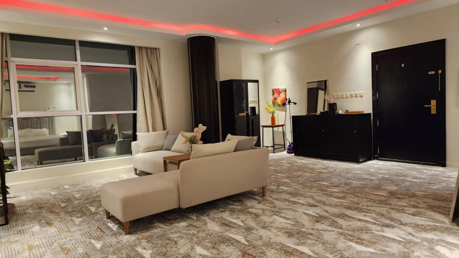 Aparthotel Taramuntan Ha'il Exterior foto A living room in a luxury apartment