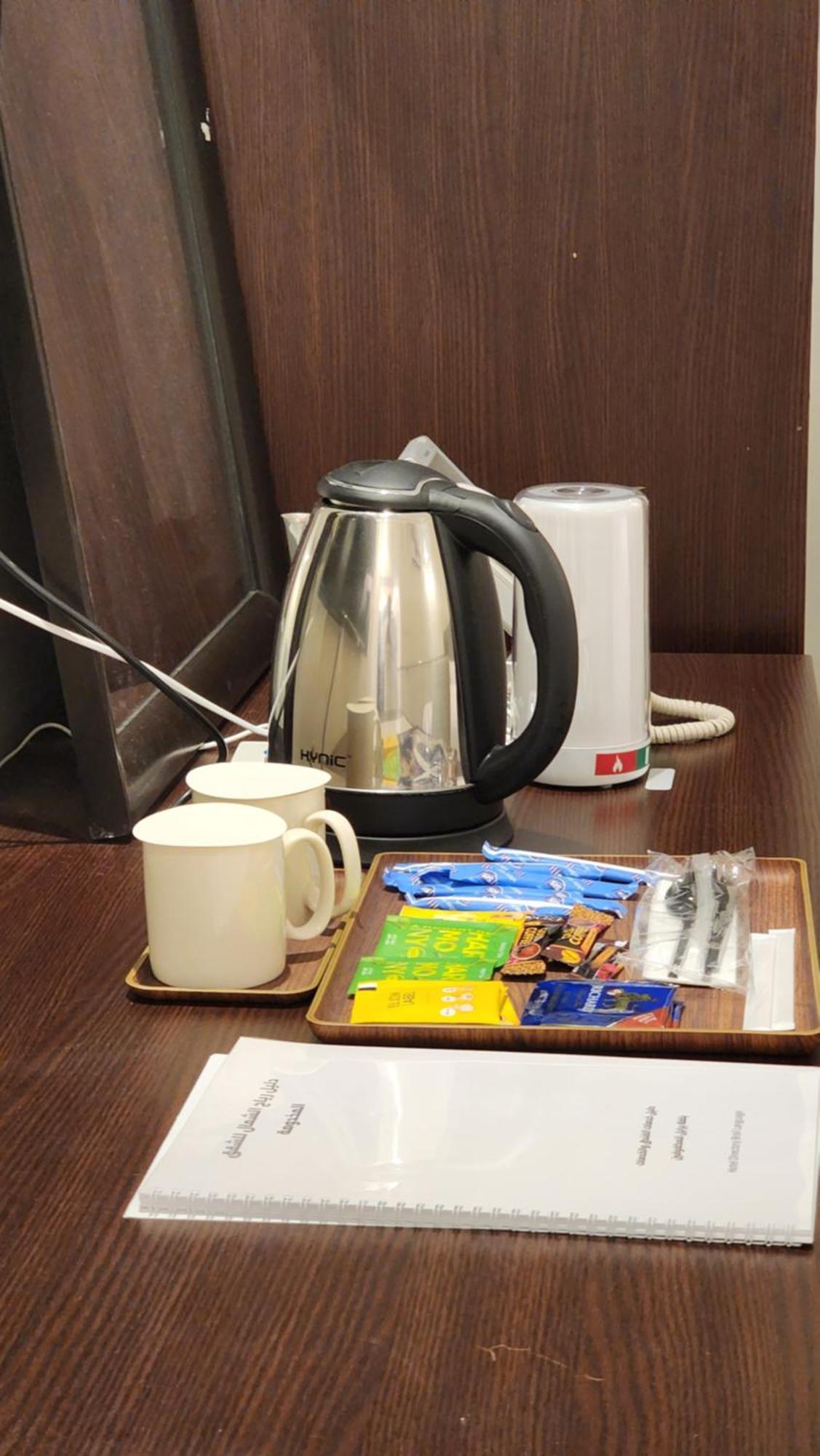 Aparthotel Taramuntan Ha'il Exterior foto A kettle and a tea tray in a hotel room
